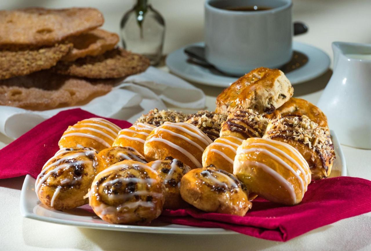 San Pedro Garza Garcia Safi Royal Luxury Metropolitan酒店 外观 照片 A selection of Danish pastries