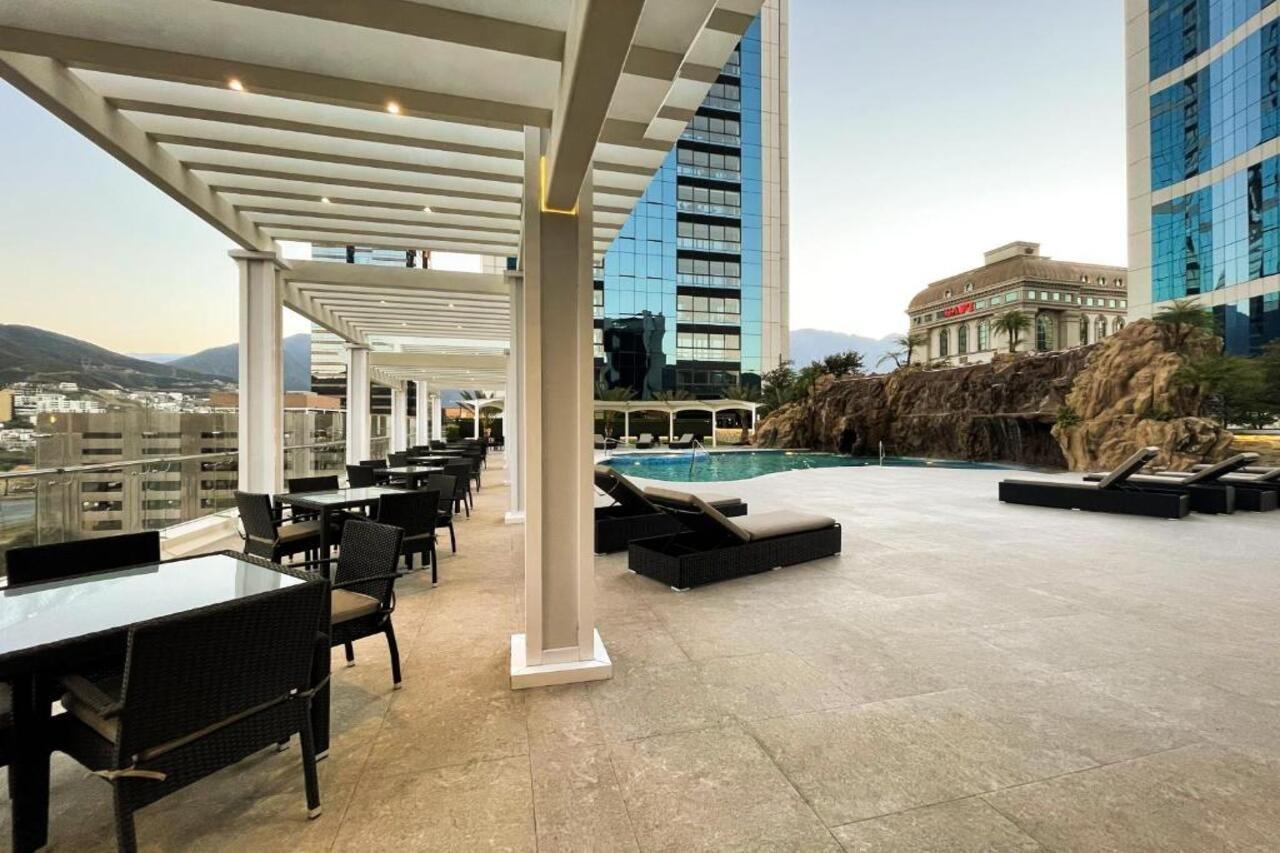 San Pedro Garza Garcia Safi Royal Luxury Metropolitan酒店 外观 照片 The pool at the hotel