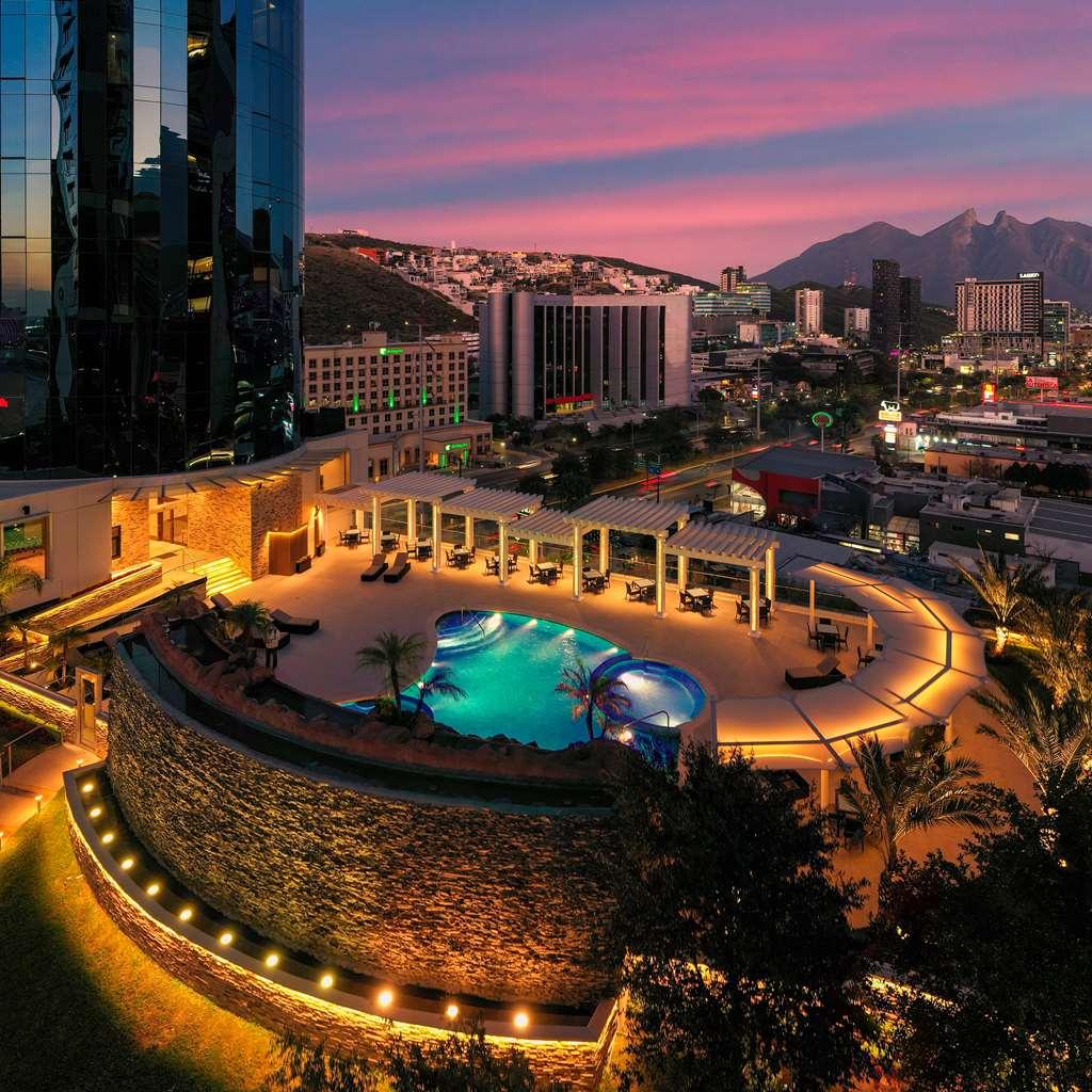 San Pedro Garza Garcia Safi Royal Luxury Metropolitan酒店 设施 照片 The pool at the JW Marriott Scottsdale Resort and Spa at Camelback Inn